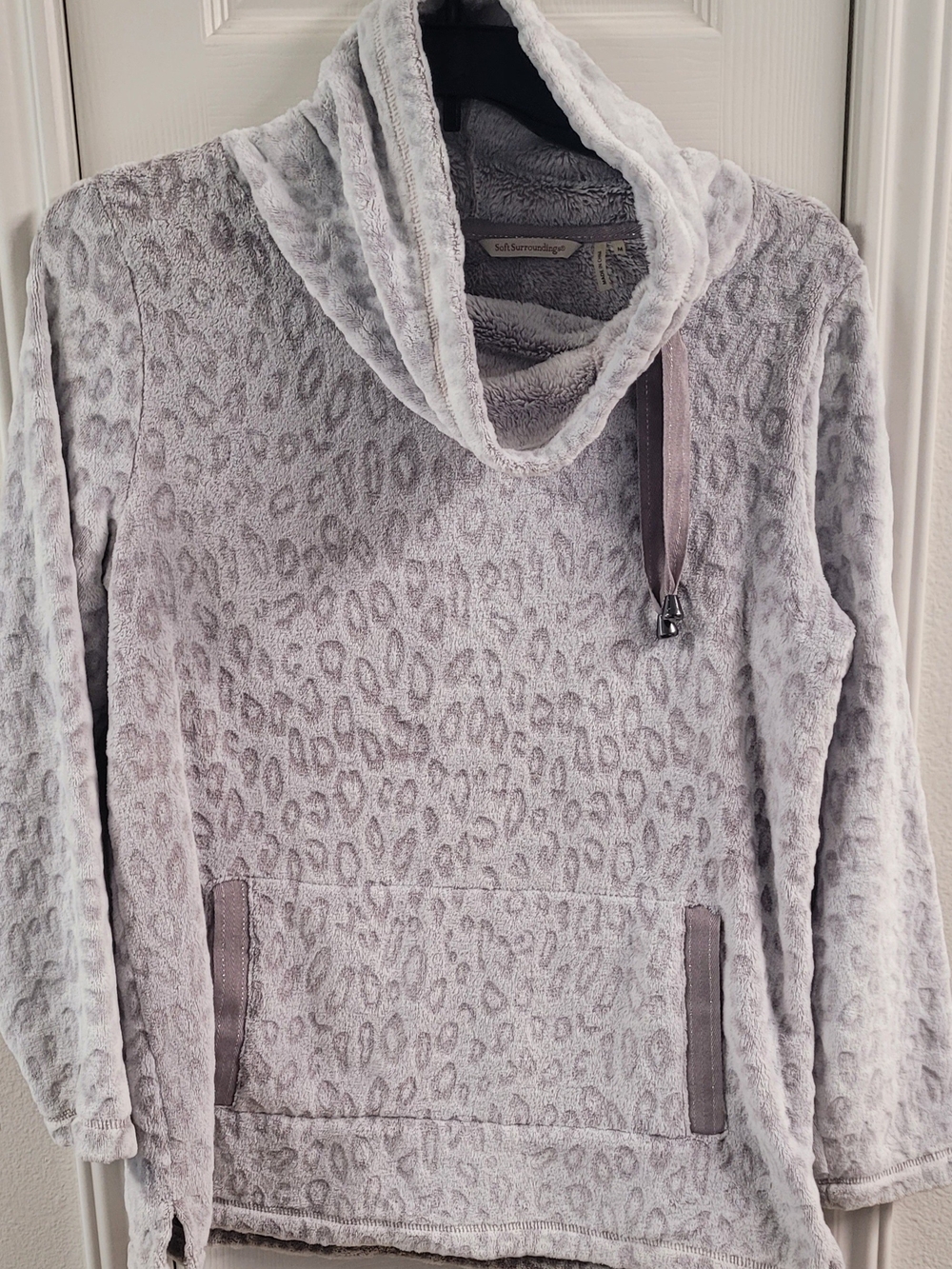 Soft Surroundings Women's Light Gray Leopard-Print Cozy Cowl Pullover Sweater